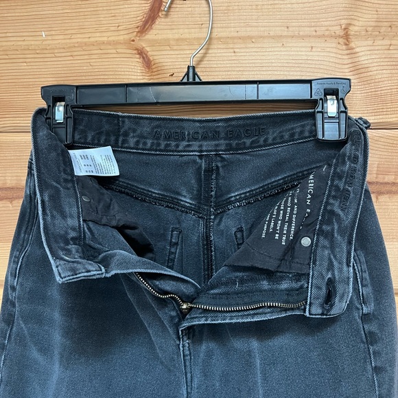 American Eagle Women’s Relaxed Mom Jean - Picture 6 of 6